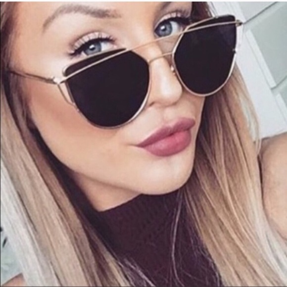 Accessories - Black & Gold Mirrored Sunglasses